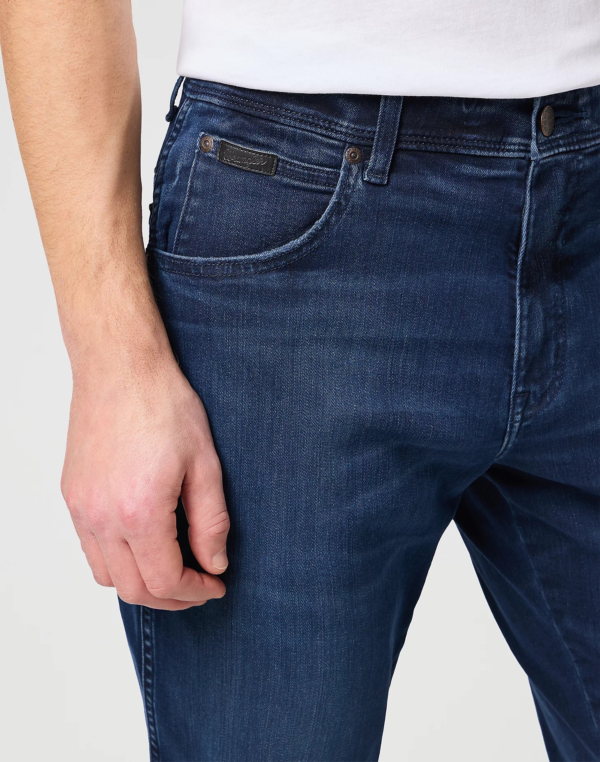 Wrangler Texas Medium Stretch Jeans - Arm Strong - Image 3