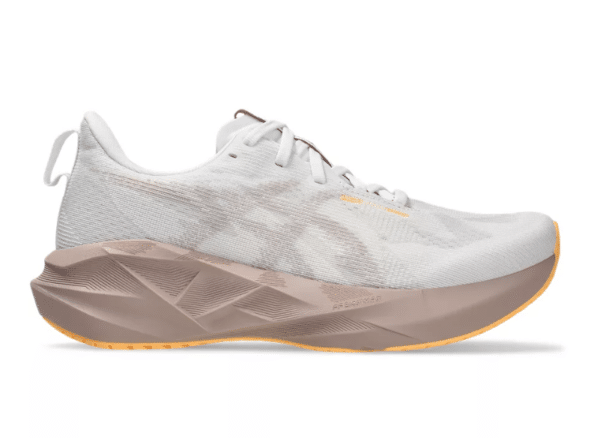 Asics Novablast 5 White/fawn