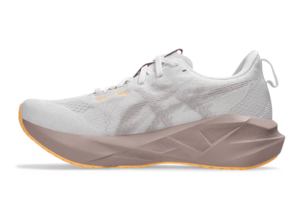 Asics Novablast 5 White/fawn - Image 2