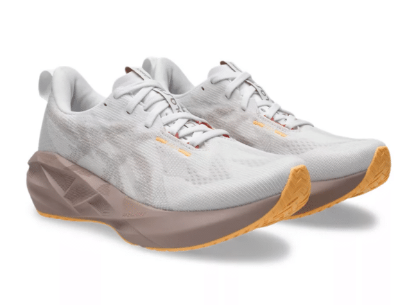 Asics Novablast 5 White/fawn - Image 3