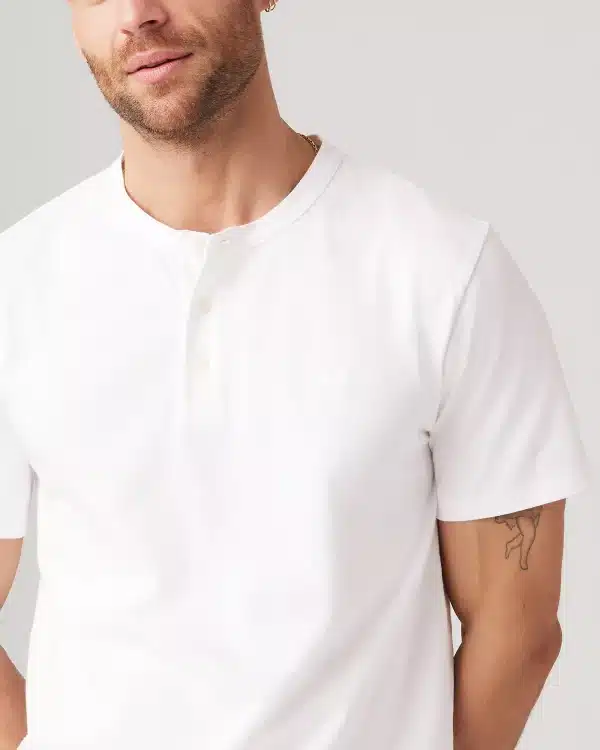 Levi’s Short Sleeve Housemark Henley - White - Image 4